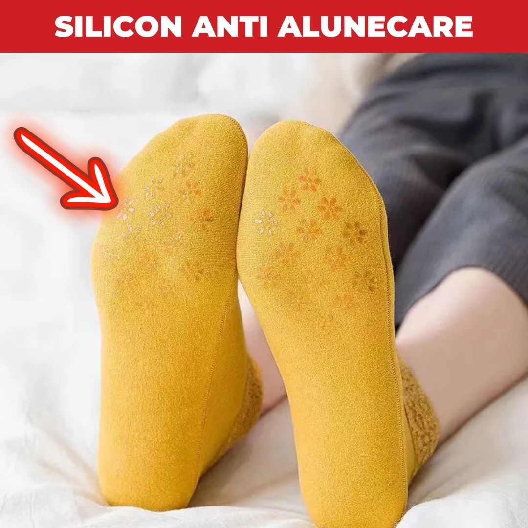 SET 8 PERECHI DE SOSETE CU DANTELA